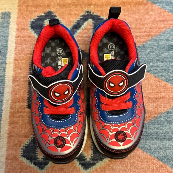 NWT • Spider-man • light up Velcro tennis shoes - Picture 3 of 7